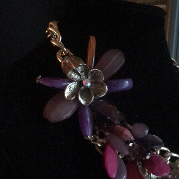 Shades of Pink Flower Necklace - Picture 3 of 4